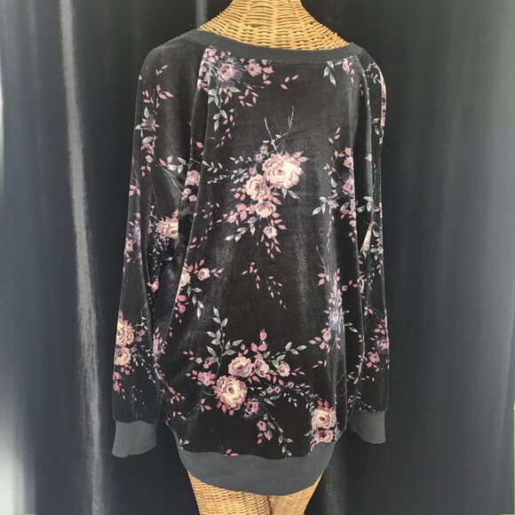 Torrid Black with Pink Floral Print, Velvet Like, Sweatshirt Size 1 TORRID (1X) - Picture 3 of 10